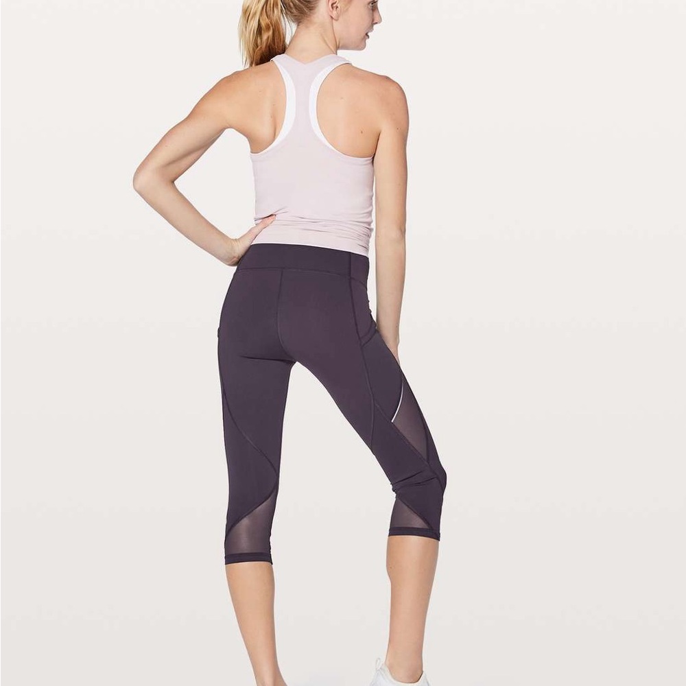Lululemon Fast As Light Crop 19"
Boysenberry (mesh detailing!!)
🪻🪻🪻🪻🪻🪻